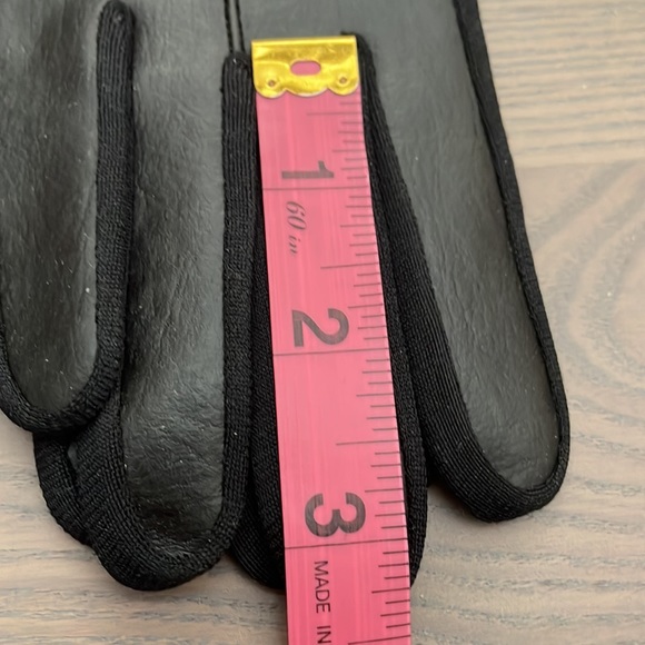 Womens NEW in package black fleece lined fine grain simulated leather gloves. - Picture 5 of 6